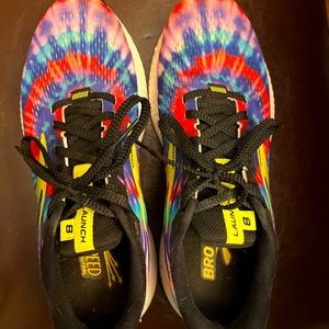 MAKE ME AN OFFER: Women’s size 7.5 Brooks Launch 8.